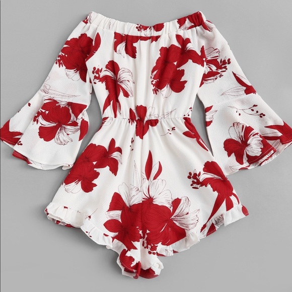 💥1️⃣ Small LEFT‼️ Floral bell sleeve romper💥 - Picture 2 of 6